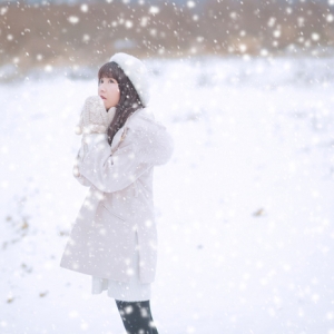 PS软件给女生照片添加漫天雪花效果