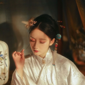学习PS修复美化甜美汉服女孩写真照片