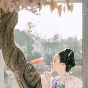 PS把外景汉服女孩照片调成通透古典色彩