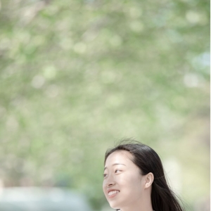 PS调出虚化校园背景小清新女生照片